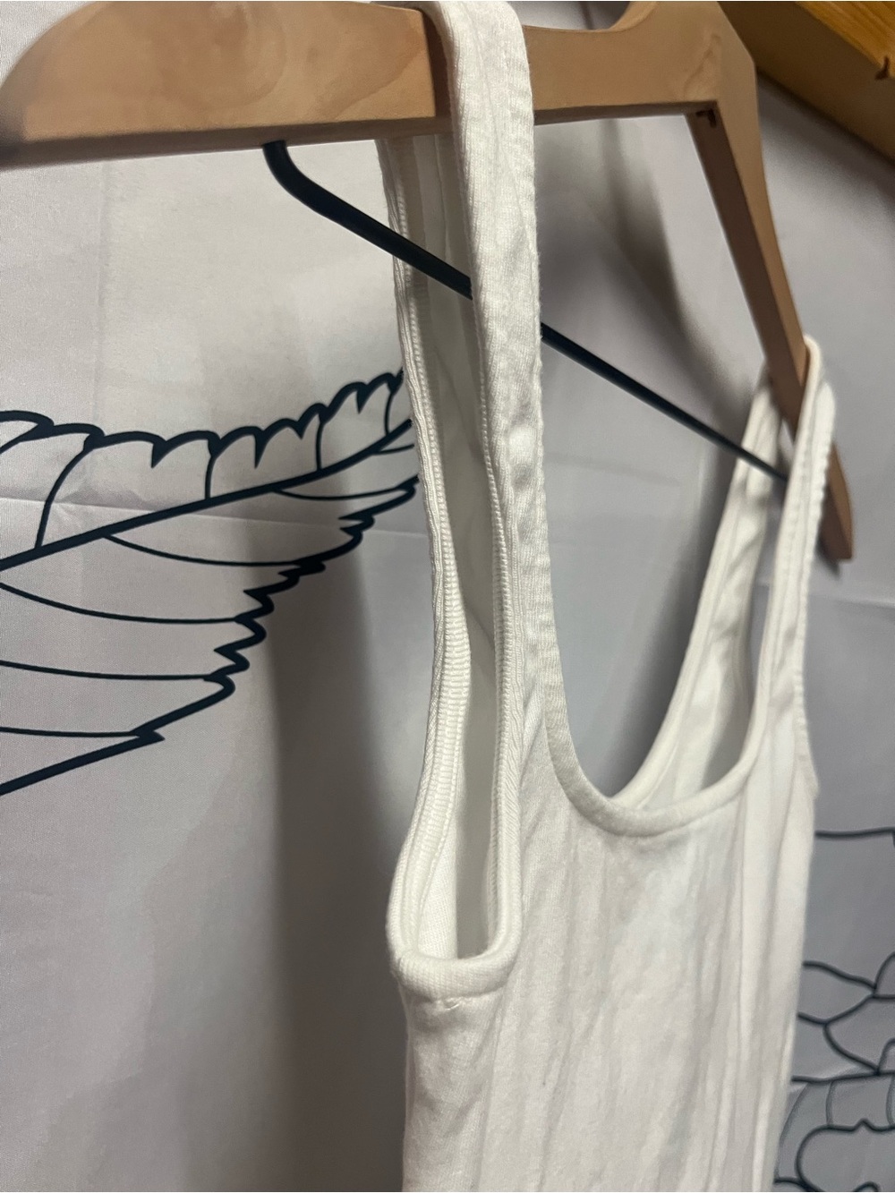 H&M Divided SOLD-OUT White Scoop Neck Bubble-Hem Tank (385) - Picture 4 of 6